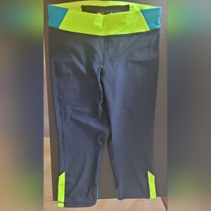 Xersion Move Quick Dry Plus Workout Capris.
